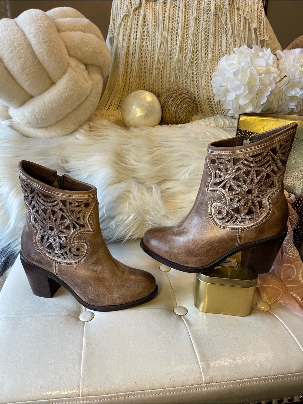 Corral NWOT Women's Laser Western Heeled Ankle Boots in Taupe Distressed Leather